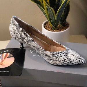 NEW Vionic Josie Snakeskin Patterned kitten Heels Sz 6 NEW in box